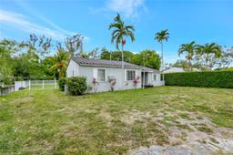 Picture of 10830 NE 10Th Ct, Miami, FL 33161