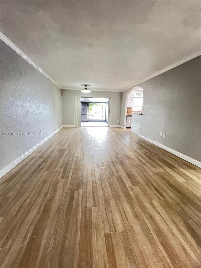 Picture of 13922 Kendale Lakes Dr, Miami FL 33183