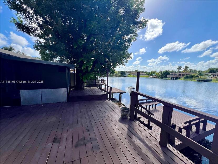 Picture of 13922 Kendale Lakes Dr, Miami FL 33183
