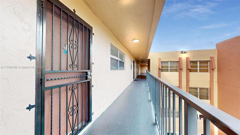 Picture of 13715 Kendale Lakes Cir # A10, Miami FL 33183