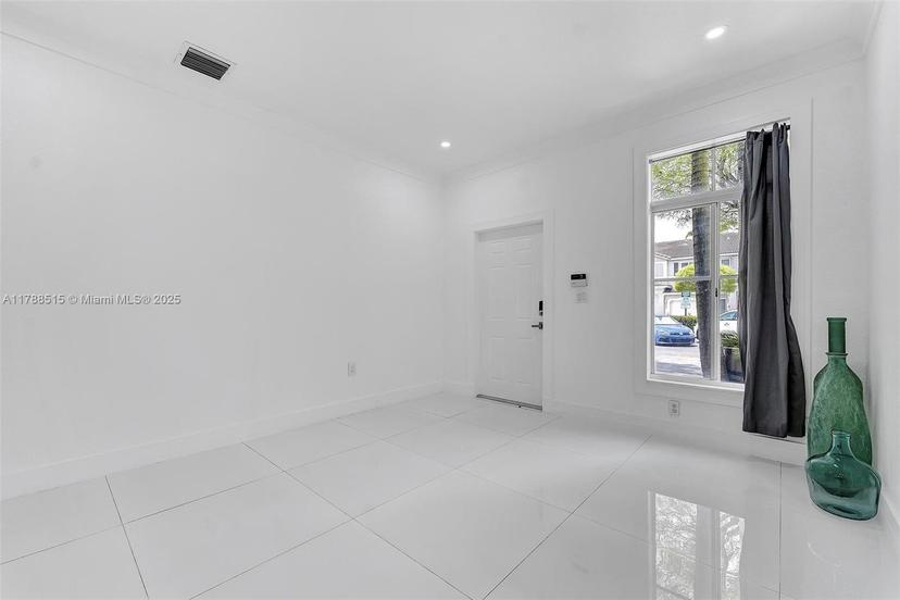 Picture of 5725 NW 112Th Path, Doral FL 33178