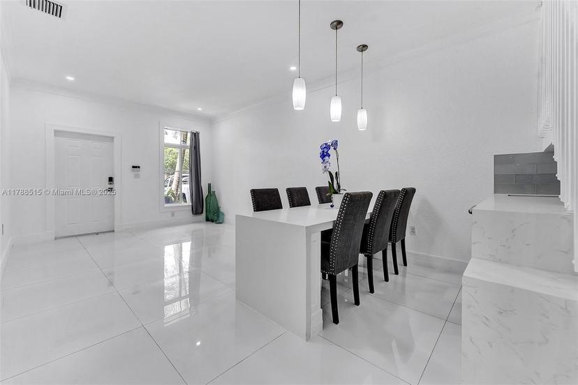 Picture of 5725 NW 112Th Path, Doral FL 33178