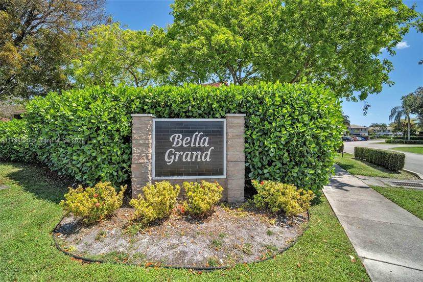 Picture of 10457 NW 8Th St # 105, Pembroke Pines FL 33026
