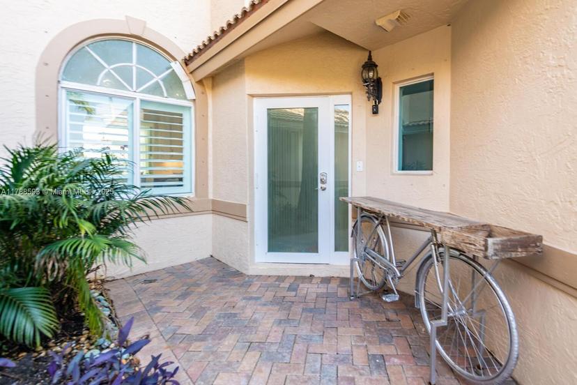 Picture of 5134 W Madison Lakes Cir W, Davie FL 33328