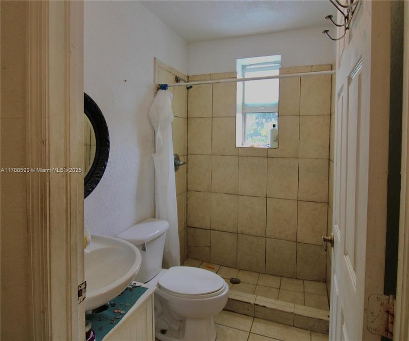 Picture of 1021 NW 3Rd St # 201, Miami FL 33128
