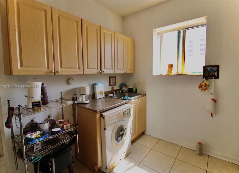 Picture of 1021 NW 3Rd St # 201, Miami FL 33128