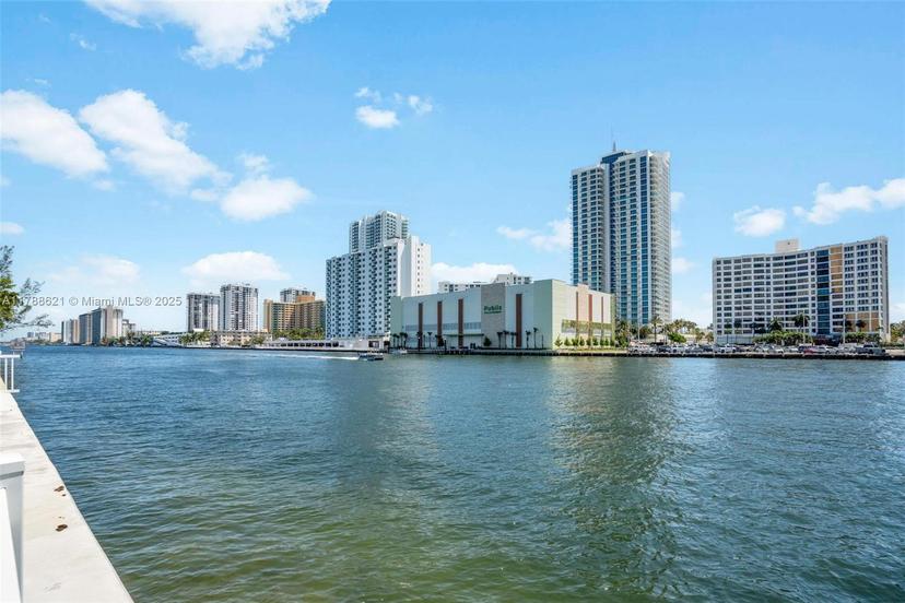 Picture of 600 Parkview Dr # 422, Hallandale Beach FL 33009