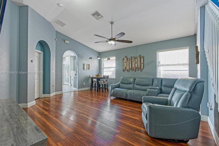 Picture of 954 NE 37Th Ave, Homestead FL 33033