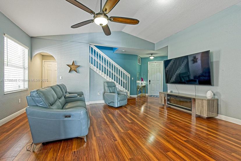 Picture of 954 NE 37Th Ave, Homestead FL 33033