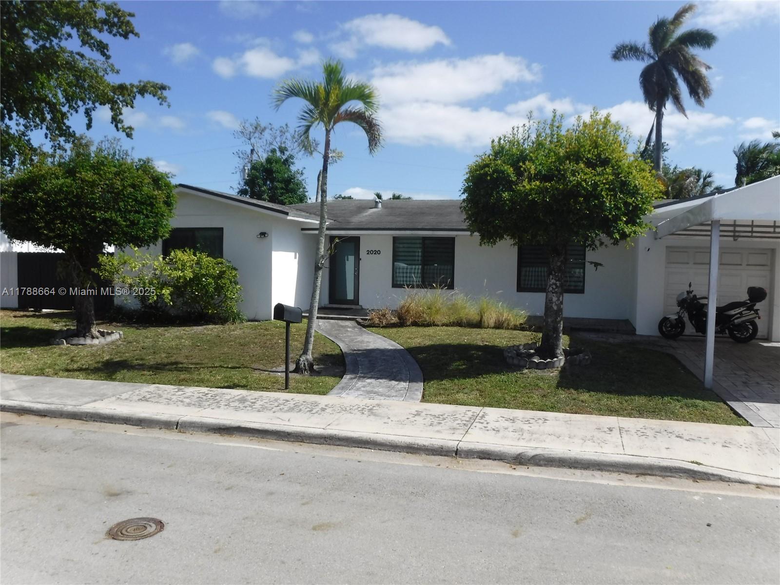 Picture of 2020 NE 203Rd St, Miami, FL 33179