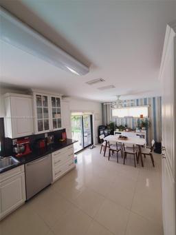 Picture of 2020 NE 203Rd St, Miami, FL 33179