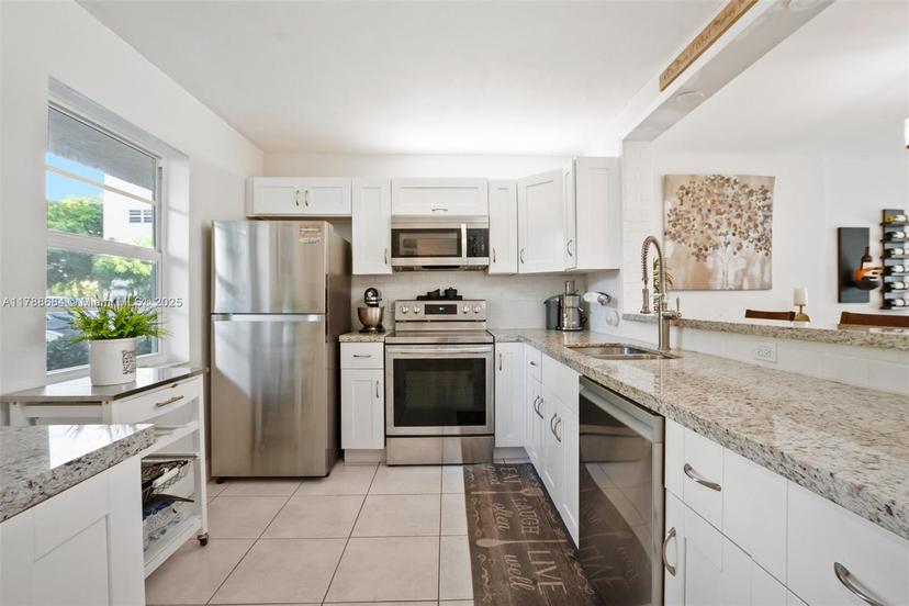 Picture of 1024 SE 4Th Ave # 102, Dania Beach FL 33004