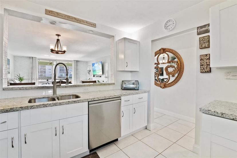 Picture of 1024 SE 4Th Ave # 102, Dania Beach FL 33004