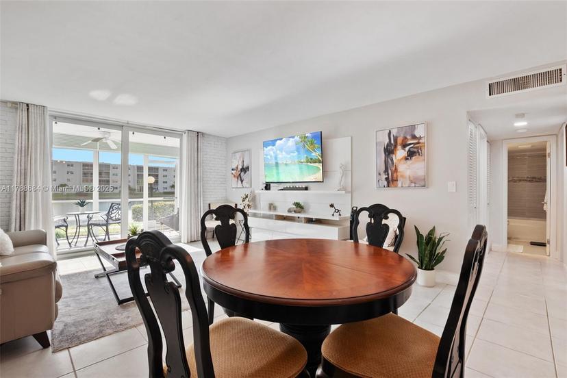Picture of 1024 SE 4Th Ave # 102, Dania Beach FL 33004