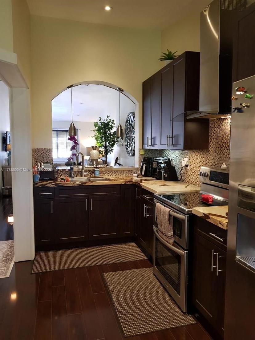 Picture of 930 NE 33Rd Ter # 202, Homestead FL 33033