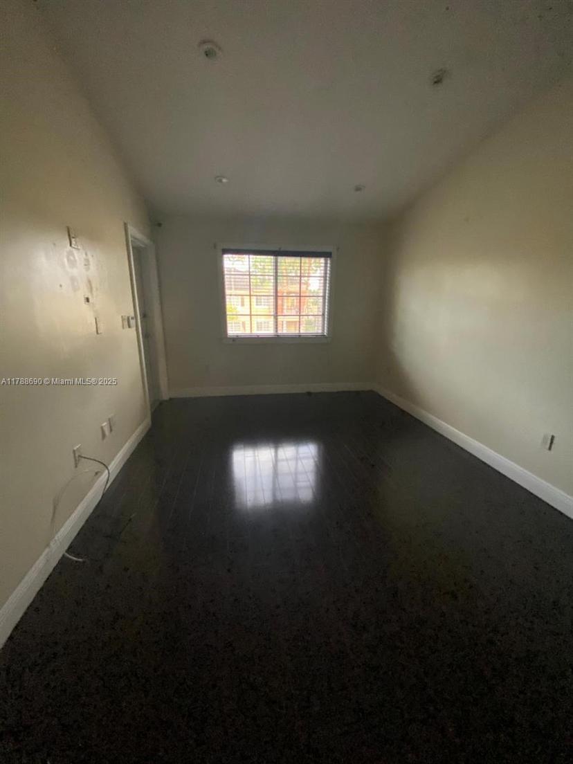 Picture of 930 NE 33Rd Ter # 202, Homestead FL 33033