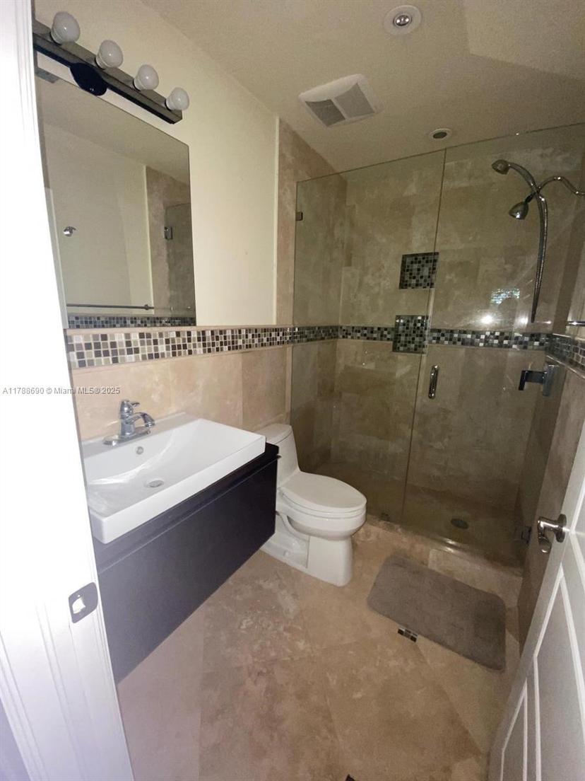 Picture of 930 NE 33Rd Ter # 202, Homestead FL 33033