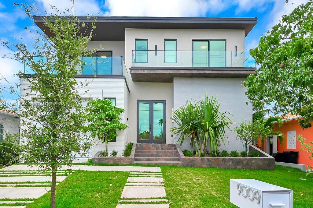 Picture of 9009 Byron Ave, Surfside, FL 33154