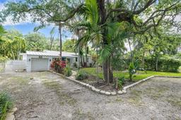 Picture of 1055 NE 120Th St, Biscayne Park, FL 33161