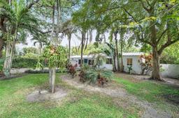 Picture of 1055 NE 120Th St, Biscayne Park, FL 33161