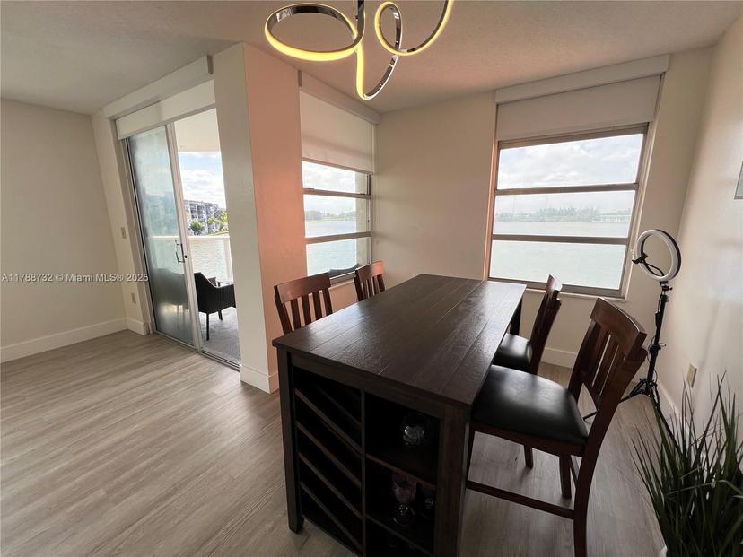 Picture of 1301 NE Miami Gardens Dr # 405W, Miami FL 33179