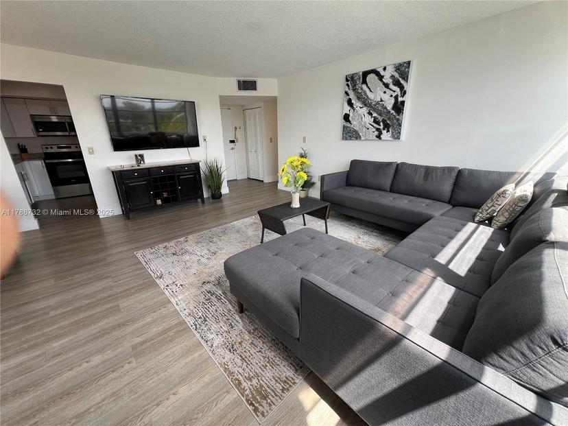 Picture of 1301 NE Miami Gardens Dr # 405W, Miami FL 33179