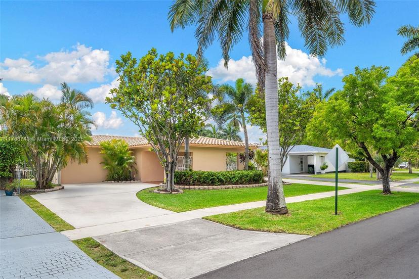 Picture of 1106 NE 3Rd St, Hallandale Beach FL 33009