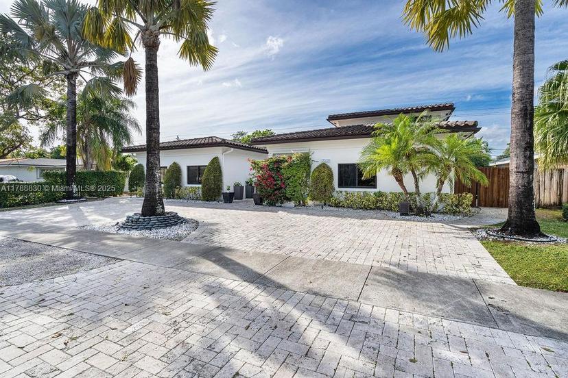 Picture of 20600 NE 22Nd Pl, Miami FL 33180