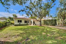 Picture of 552 Alminar Ave, Coral Gables, FL 33146