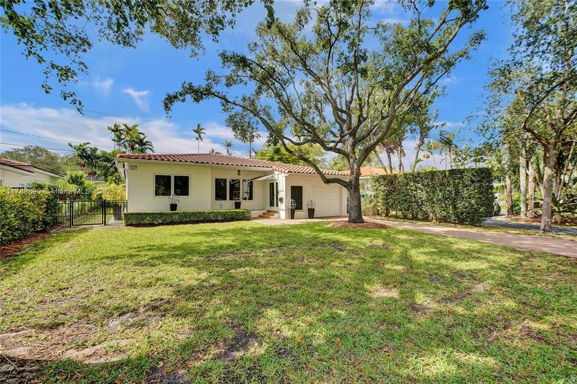 Picture of 552 Alminar Ave, Coral Gables FL 33146
