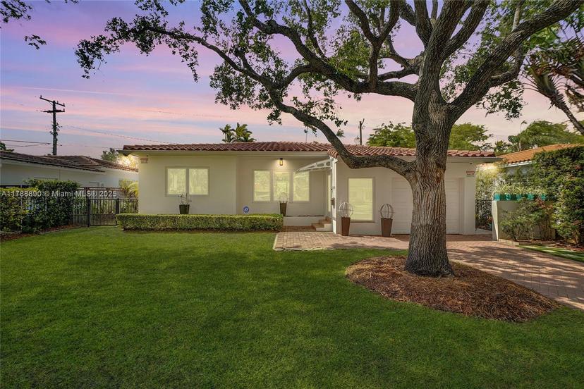 Picture of 552 Alminar Ave, Coral Gables FL 33146