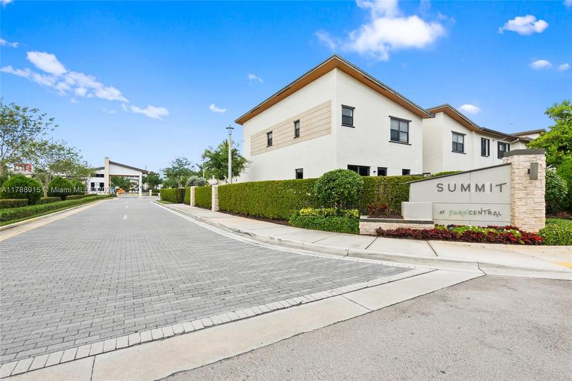 Picture of 8110 NW 104Th Ct, Doral FL 33178