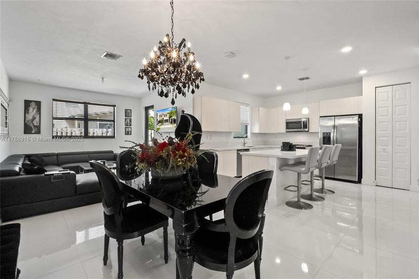 Picture of 8110 NW 104Th Ct, Doral FL 33178