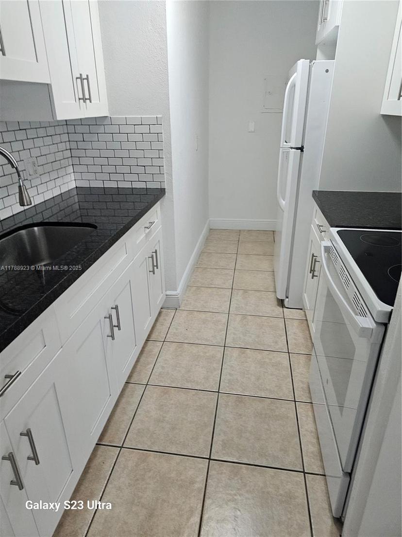 Picture of 7250 SW 94Th Pl # B8, Miami FL 33173