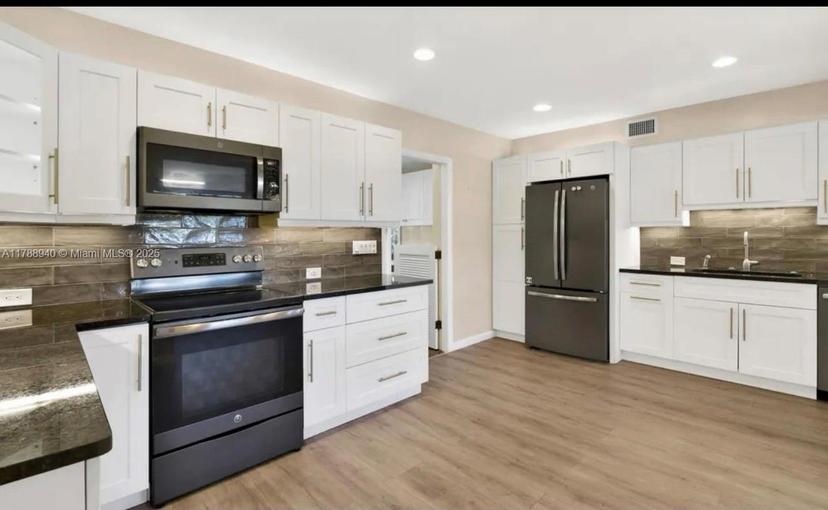 Picture of 607 W Perry St, Lantana FL 33462