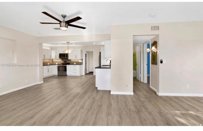 Picture of 607 W Perry St, Lantana FL 33462