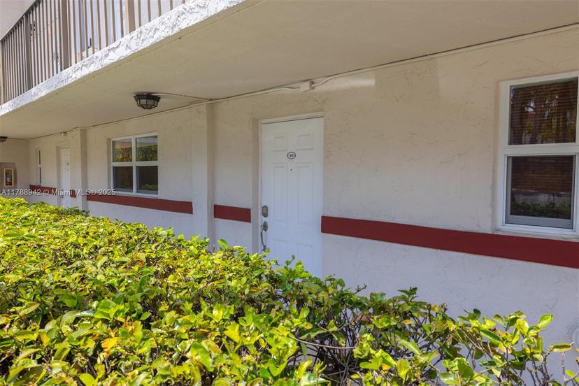 Picture of 6707 N Kendall Dr # 105, Pinecrest FL 33156