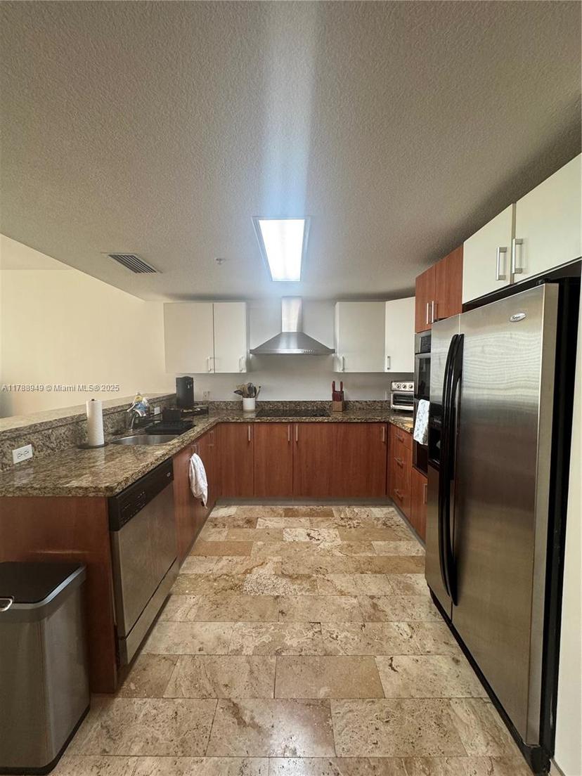 Picture of 170 SE 14Th St # 2407, Miami FL 33131