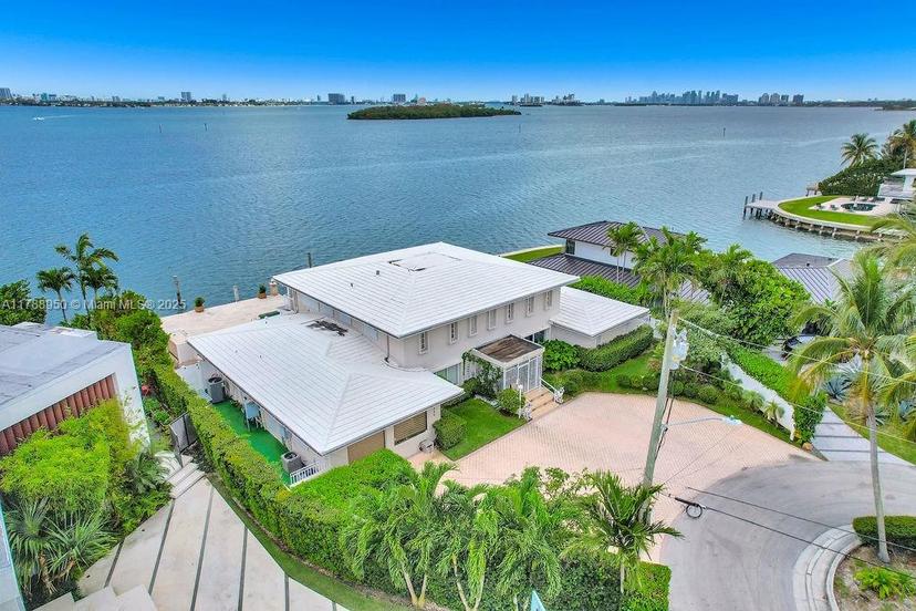 Picture of 1990 NE 119Th Rd, North Miami FL 33181