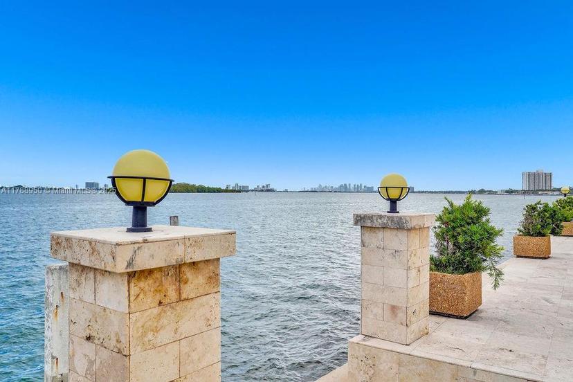 Picture of 1990 NE 119Th Rd, North Miami FL 33181