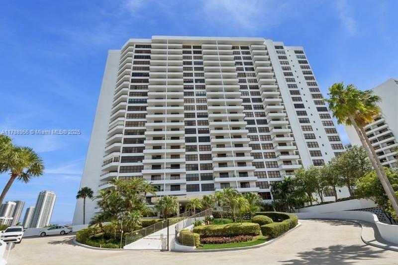 Picture of 2500 Parkview Dr # 1816, Hallandale Beach, FL 33009