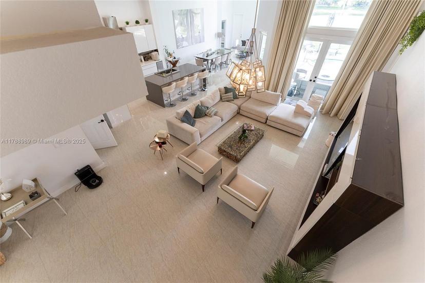 Picture of 4021 E Lake Estates Dr, Davie FL 33328