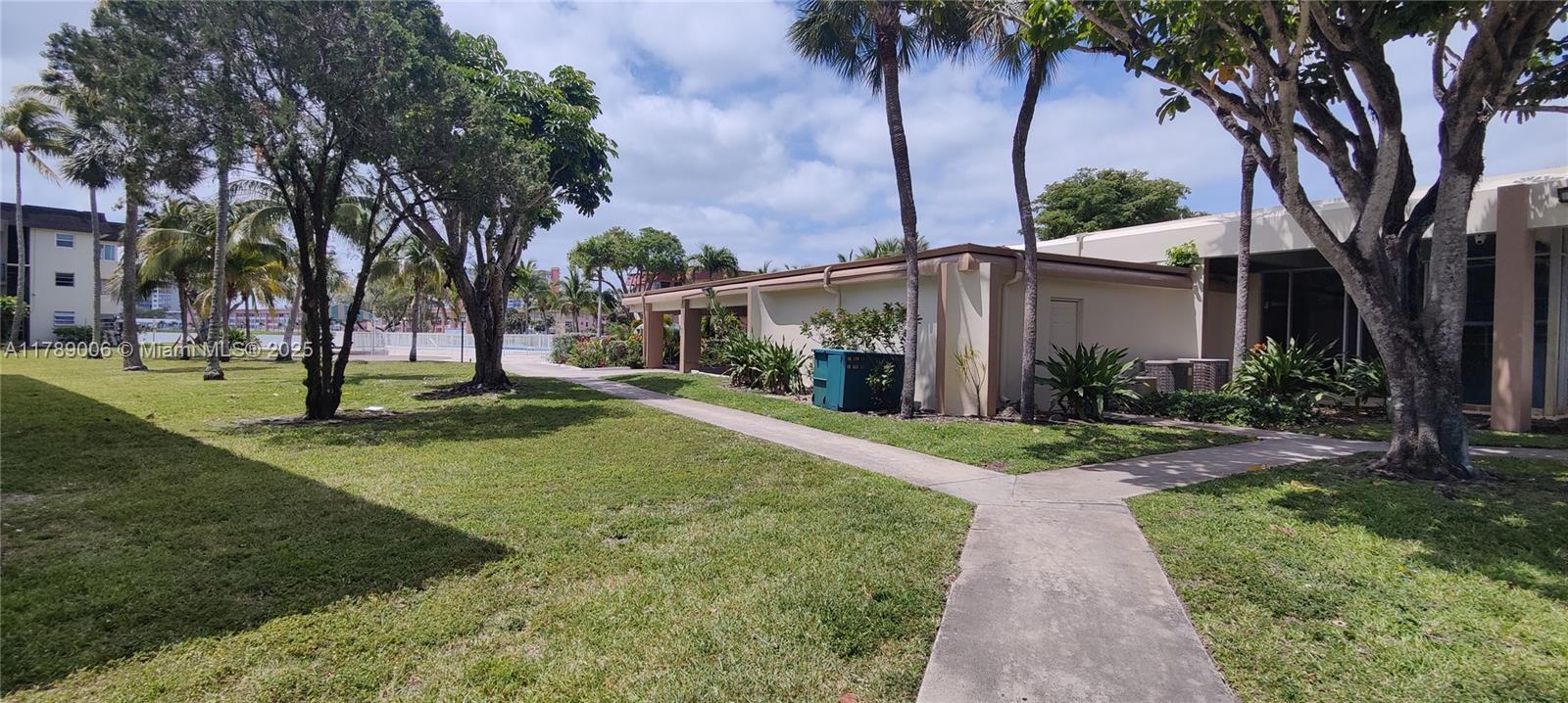 Picture of 1540 NE 191St St # 122, Miami, FL 33179