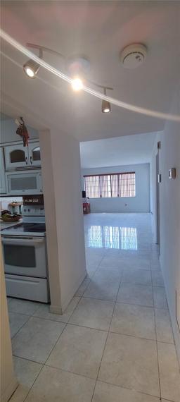Picture of 1540 NE 191St St # 122, Miami, FL 33179