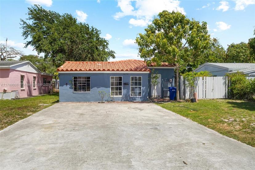 Picture of 1679 NE 181St St, North Miami Beach FL 33162