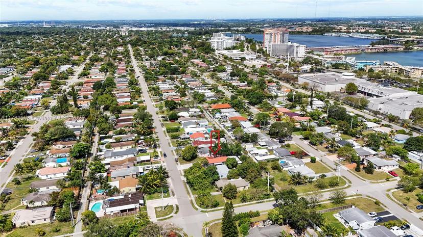 Picture of 1679 NE 181St St, North Miami Beach FL 33162