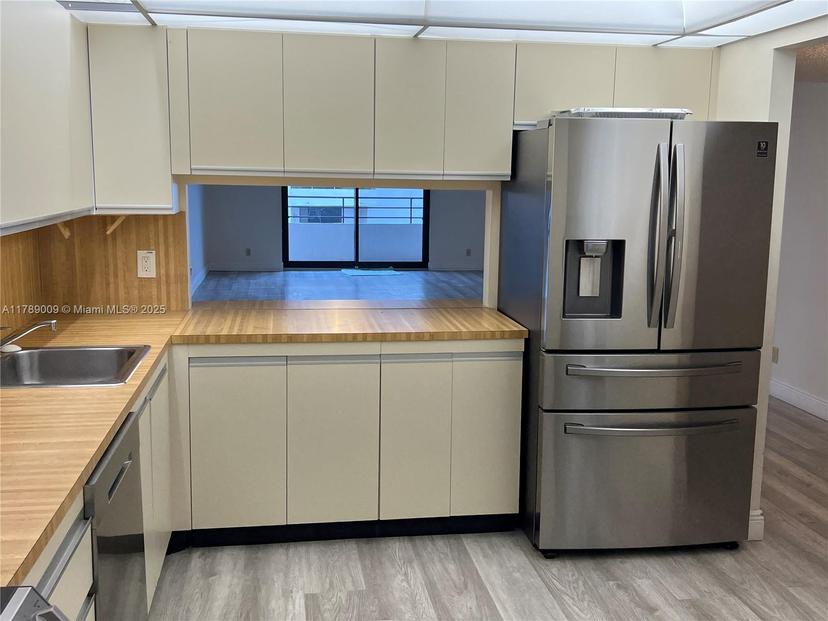 Picture of 2500 Parkview Dr # 1214, Hallandale Beach FL 33009