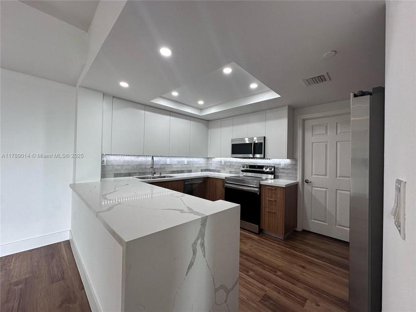 Picture of 9725 NW 52Nd St # 515, Doral FL 33178