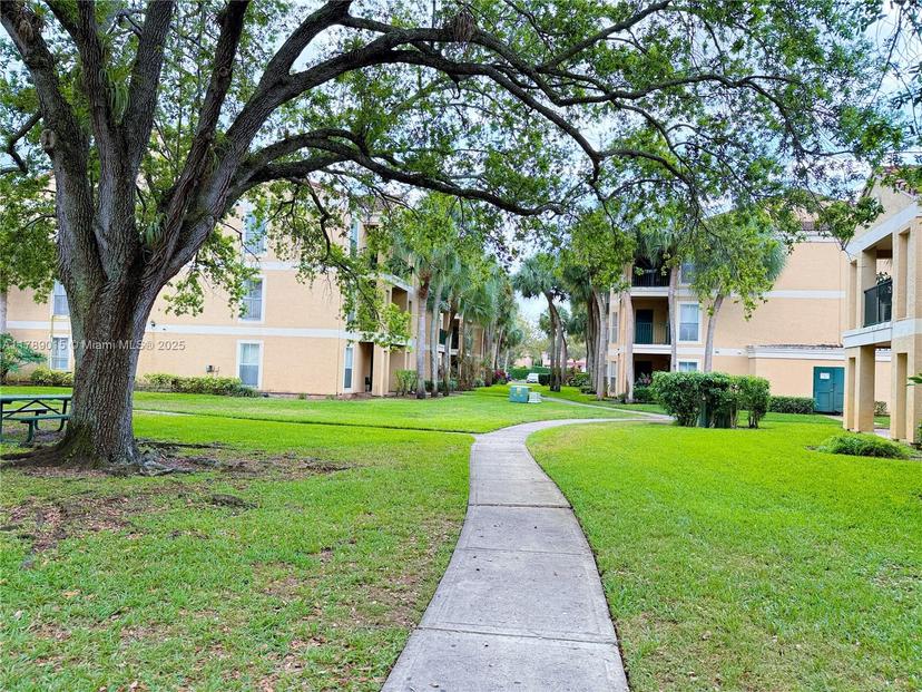 Picture of 805 Riverside Dr # 1111, Coral Springs FL 33071