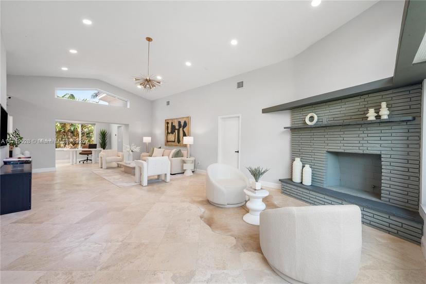 Picture of 2555 NE 200Th St, Miami FL 33180